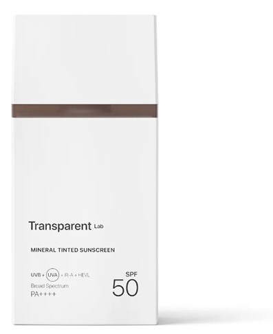 Weiße Box mit braunem Streifen, beschriftet 'Transparent Lab' mineralgetönte Sonnencreme SPF 50, enthält UV- und breitbandige Informationen.