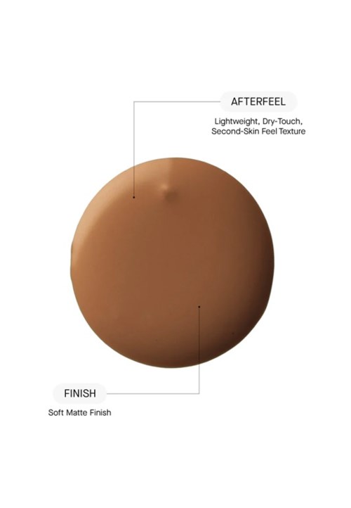 Diagramm eines Make-up-Produkts mit Afterfeel- und Finish-Texturen auf einer runden Verpackung.
