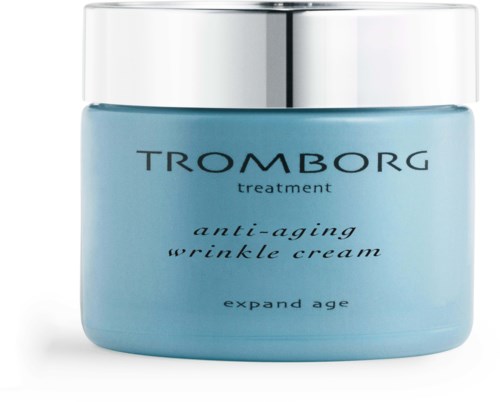 Ein blauer Behälter mit silberner Deckel, beschriftet Tromborg Anti-Aging-Faltencreme, vor weißem Hintergrund.