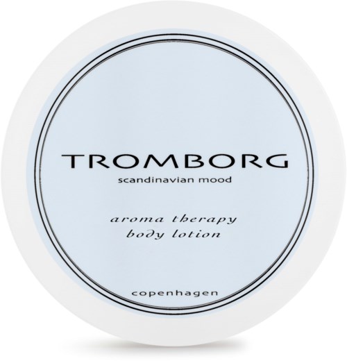 Schwedische Körperlotion von Tromborg mit skandinavischer Atmosphäre, als Aromatherapie gekennzeichnet. Runde Verpackung in hellblauer Farbe.
