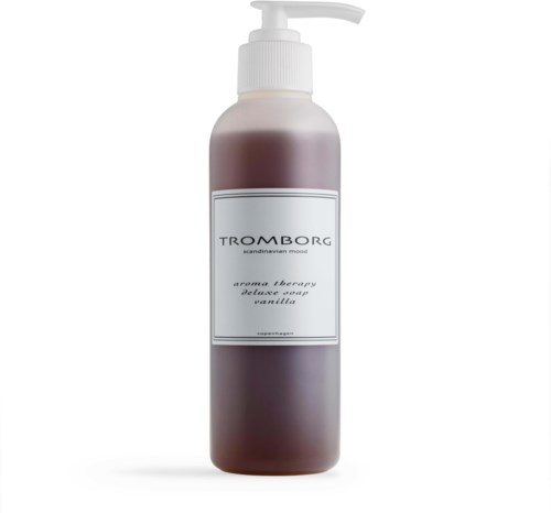 Eine Flasche mit Pumpe, beschriftet TROMBORG, enthält Aromatherapie Deluxe-Seife Vanille.