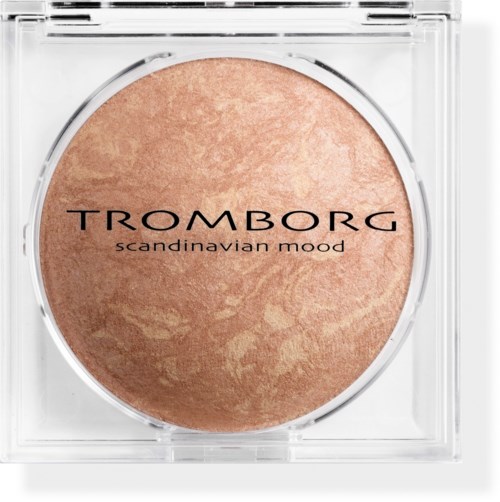 Ein runder Make-up-Produkt mit beiger, marmorierter Oberfläche in einer transparenten Plastikschachtel, Beschriftung 'TROMBORG Scandinavian Mood'.