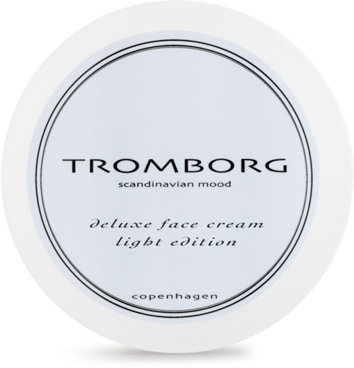 Ein weißer runder Behälter mit schwarzem Text, Werbung für Tromborg Hautcreme, Light Edition, aus Kopenhagen.
