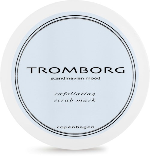 Eine runde Verpackung mit dem Label Tromborg, skandinavische Stimmung Peeling-Gesichtsmaske, mit schwarzem Text auf hellblauem Hintergrund.