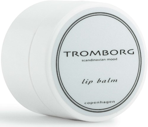 Biały okrągły pojemnik z czarnym napisem, oznaczony 'Tromborg lip balm,' z Kopenhagi, styl skandynawski.