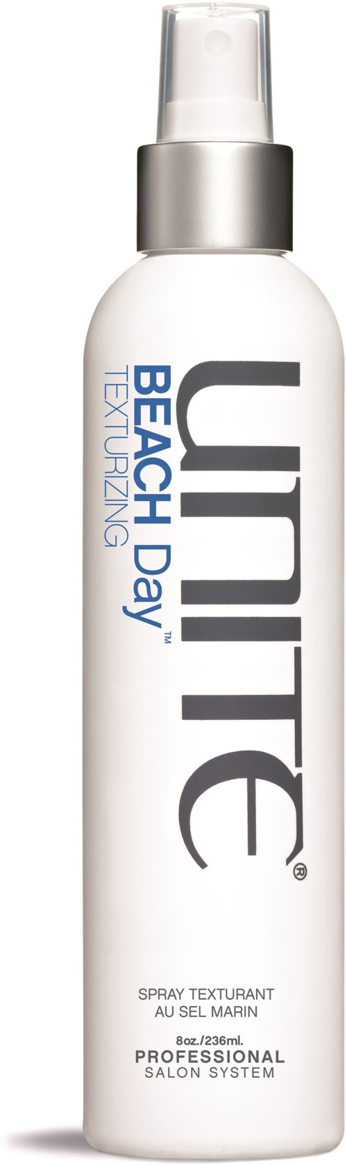 Eine weiße Sprühflasche mit silberner Kappe, beschriftet 'ULTIME BEACH Day'. Es ist ein Haarprodukt für Strandlook.