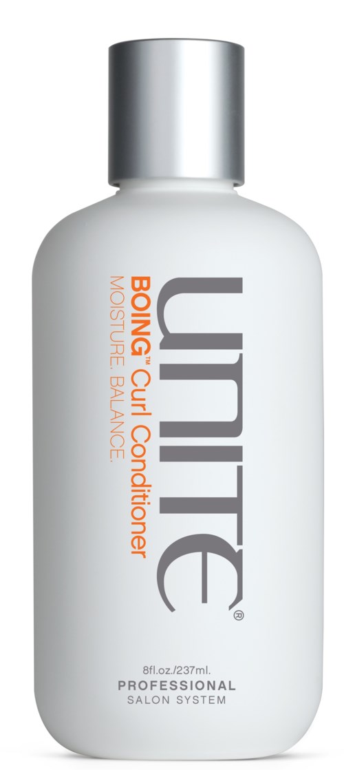 Valkoinen pullo hopeisella kannella, jonka etiketissä lukee 'UNITE BONG Curl Conditioner Moisture Balance' hiustenhoidossa.
