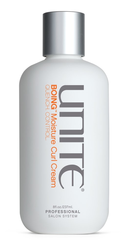 Eine weiße Flasche mit silberner Kappe, beschriftet 'Unite' und 'Bionic Moisture Curl Cream.'