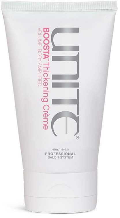 Eine weiße Tube Unite Boosta Thickering Creme für Volumen mit rosa und grauem Text auf der Vorderseite.
