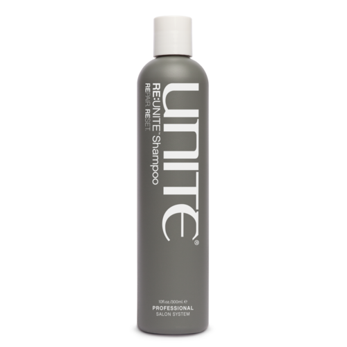 Eine graue Flasche Unite Rejuvenate Shampoo mit weißem Deckel und weißem Text.