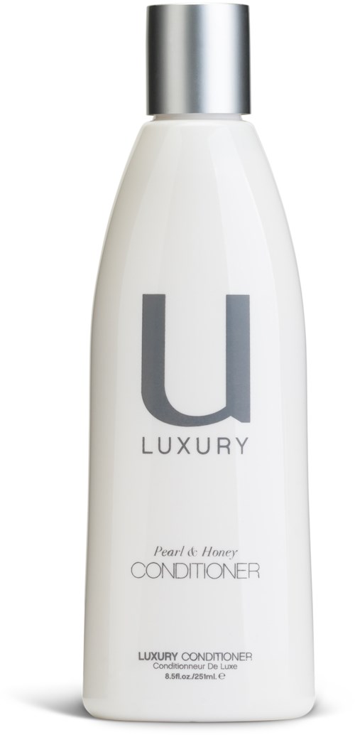 Eine weiße Flasche mit 'U Luxury' Beschriftung und Silberkappe, für Haarconditioner.