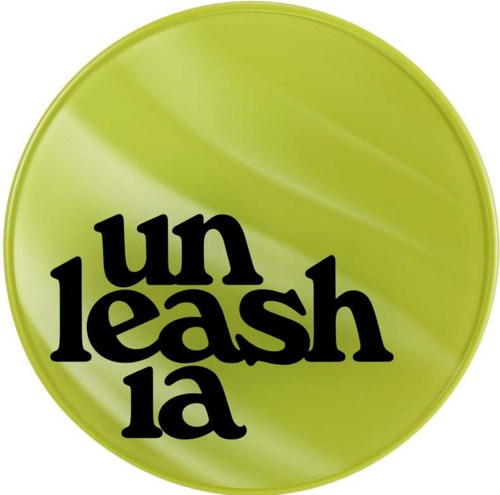 Eine grüne runde Abzeichen mit dem Text "un leash la" in fetten schwarzen Buchstaben.
