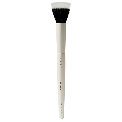 Ein weißer Make-up-Pinsel mit schwarzen Borsten, beschriftet 'Cream', steht senkrecht.