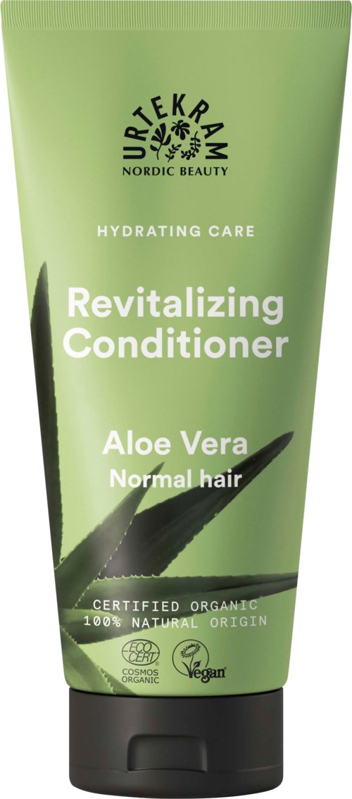 Groene tube met 'Revitalizing Conditioner' met aloe vera voor normaal haar. Bevat biologische en veganistische symbolen.