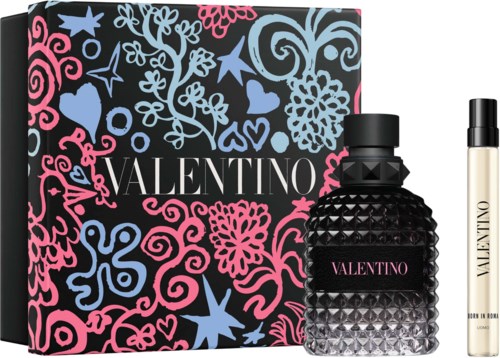 Ein Valentinstags-Geschenkset mit schwarzer Musterbox, Parfümflasche und kleiner Sprühdose. Valentina ist auf der Flasche geschrieben.