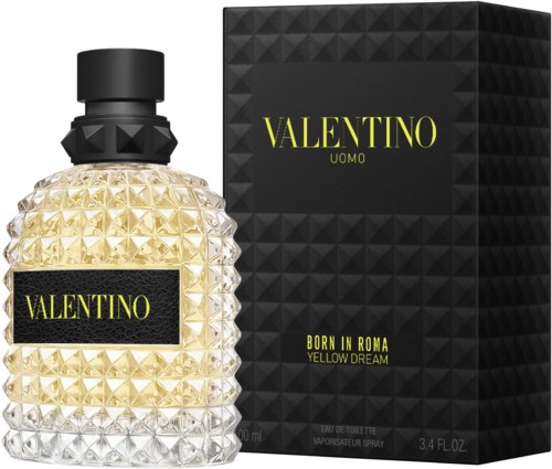 Ein Parfümflakon mit strukturierter Glas und schwarzem Verschluss, neben einer schwarzen Box mit gelbem Text, bewirbt Valentino Herrenduft.