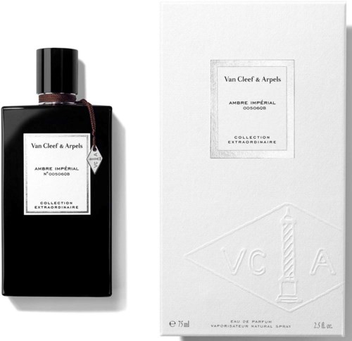 Eine schwarze Parfümflasche mit weißem Etikett und eine weiße Schachtel mit ähnlichem Etikett, beide mit Text. Elegant und schlicht.