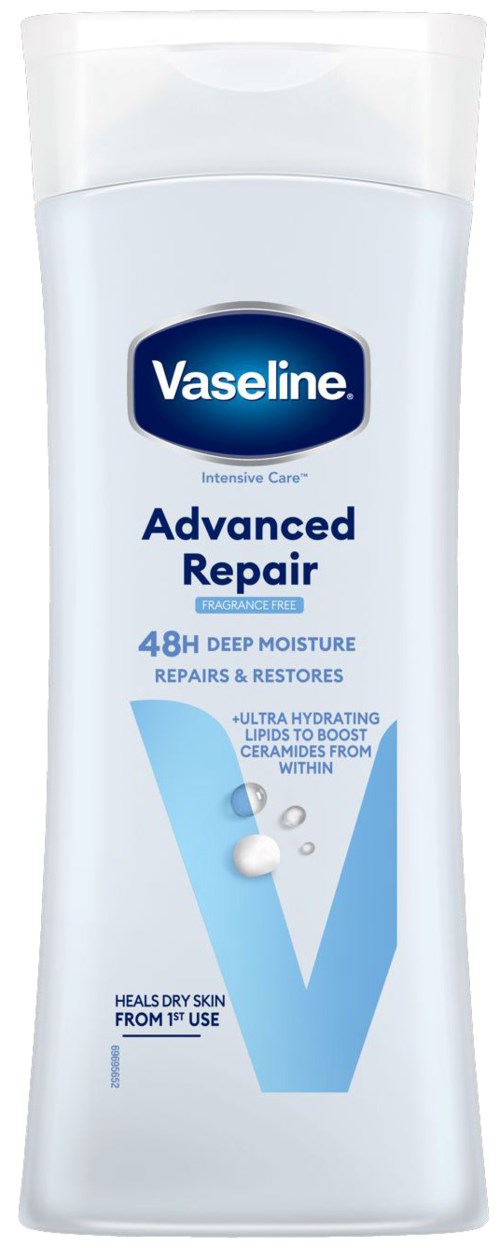 Vaseline Advanced Repair Lotionflasche mit blauer und weißer Etikette, erwähnt 48-Stunden-Feuchtigkeit und Hautheilung.