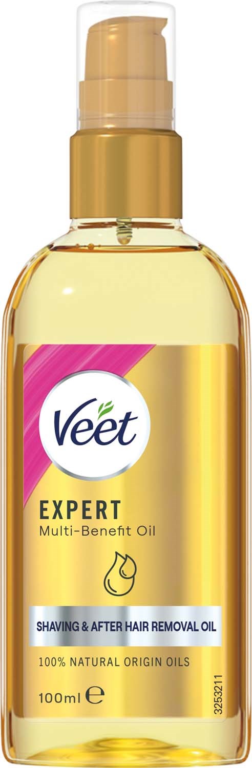 Eine gelbe Flasche von Veet Expert Multi-Benefit Oil mit Pumpe, für Rasur und Haarentfernung, enthält natürliche Öle.