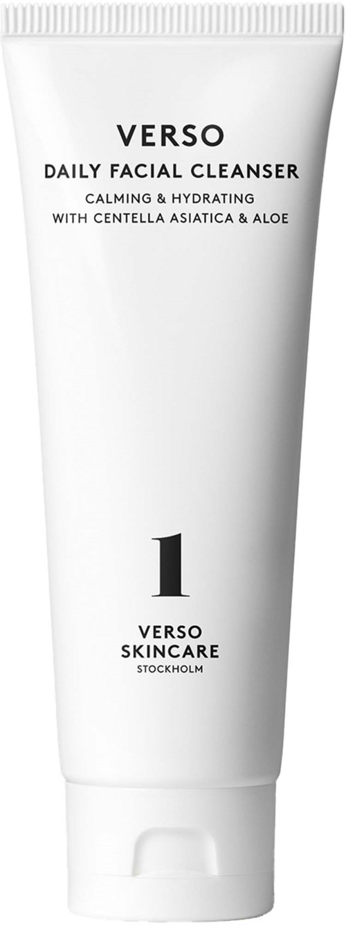 Witte tube gezichtsreiniger, gemarkeerd als Verso Daily Facial Cleanser, met kalmerende ingrediënten en een minimalistisch ontwerp.