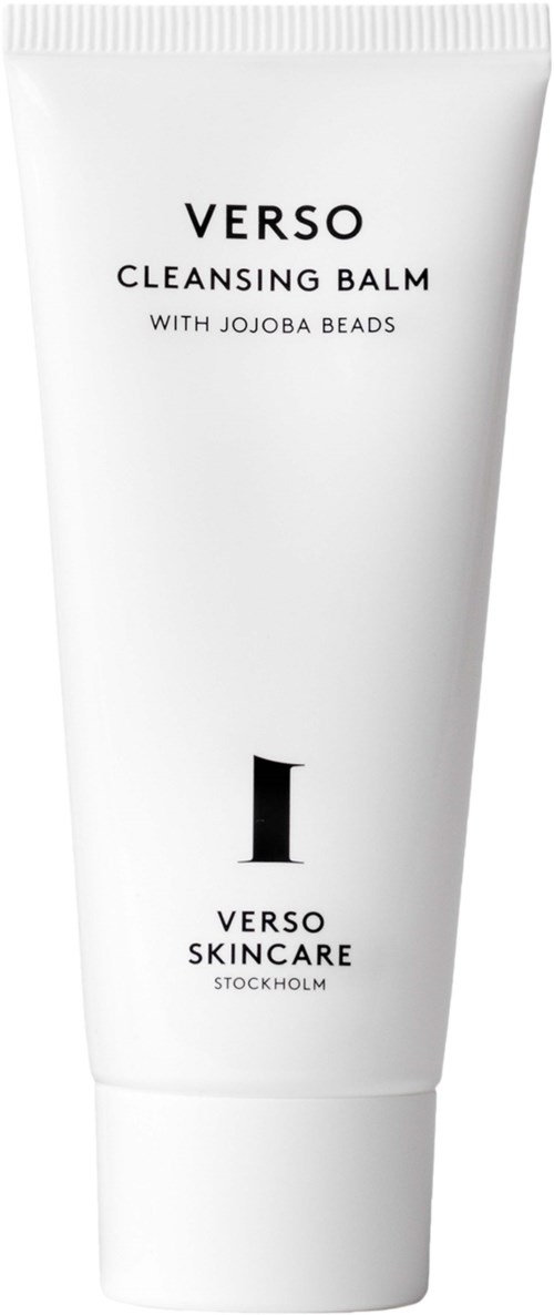 Een witte tube Verso Cleansing Balm met jojobaperlen van Verso Skincare. Eenvoudig ontwerp met zwarte tekst en logo.