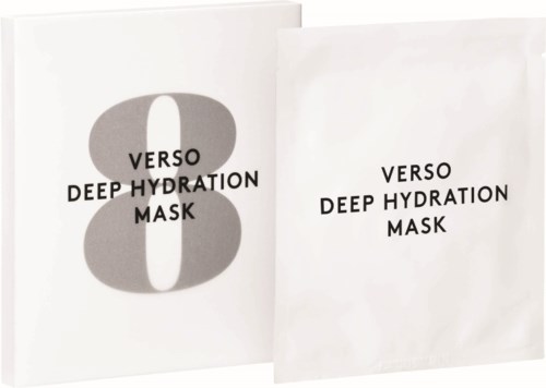 Kaksi valkoista pakettia, jotka on merkitty "Verso Deep Hydration Mask" ja joiden toisessa on iso 8.