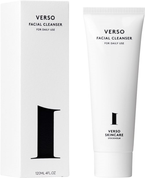 En vit tub och box med Verso Facial Cleanser, med svart text och ett stort svart 'I'.