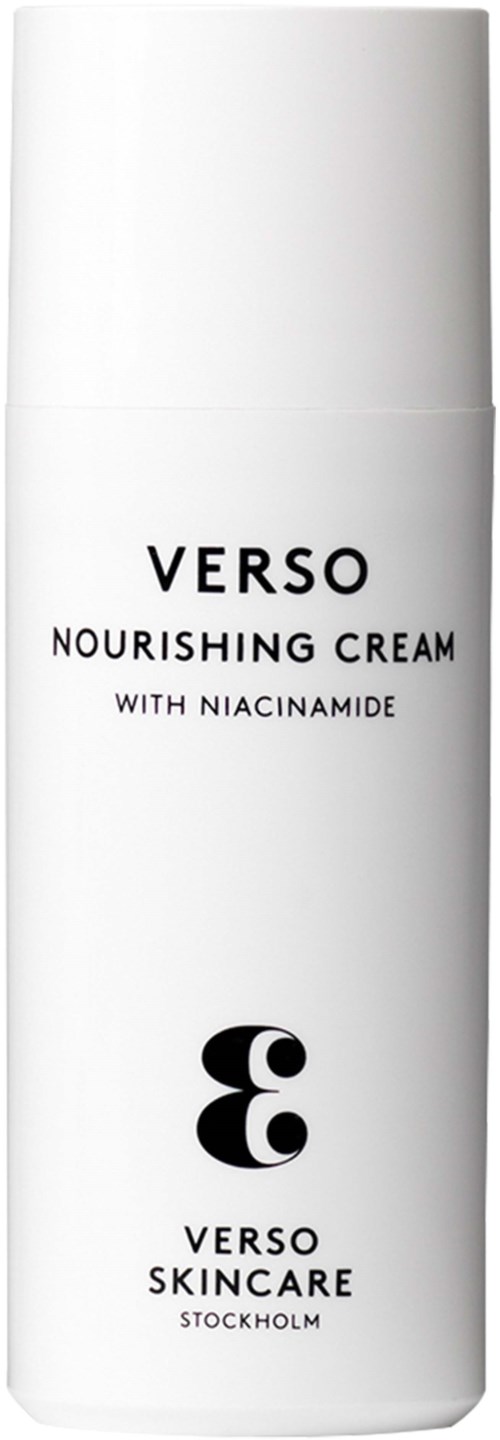 En vit flaska med Verso Nourishing Cream med Niacinamide, tillverkad av Verso Skincare i Stockholm.