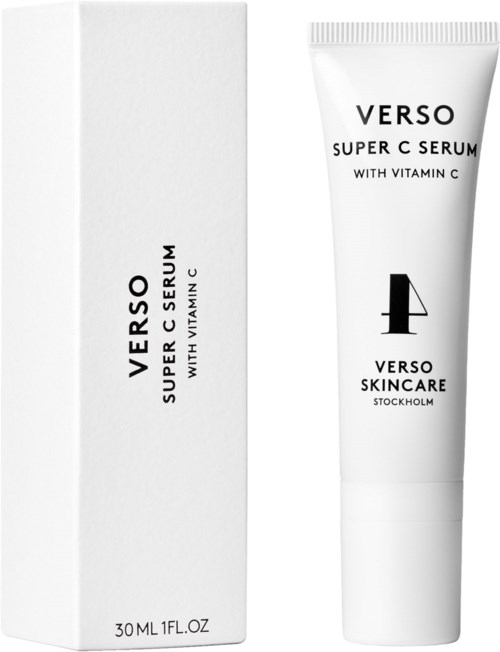 Een witte doos en tube met de tekst 'VERSO Super C Serum met Vitamine C' van VERSO huidverzorging.