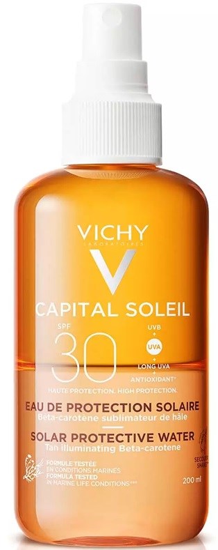 Kleine orange Flasche von Vichy Capital Soleil SPF 30 Sonnenschutzwasser mit weißem Sprühkopf.