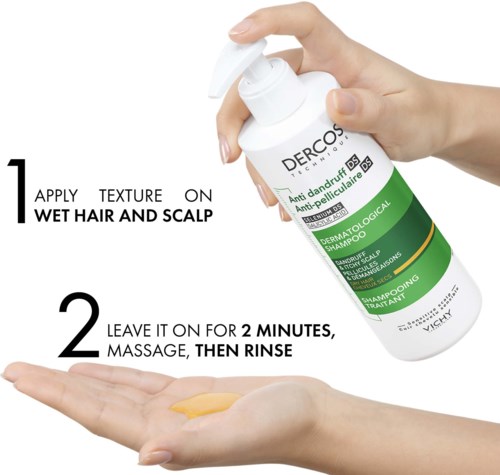 Eine Person trägt Shampoo auf die Kopfhaut auf, wartet zwei Minuten, dann wird das Haar gespült.