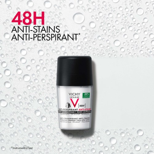 Ein Roll-On-Deodorant auf nassem Hintergrund mit Wassertropfen. Text hebt 48 Stunden Schutz vor Flecken und Schweiß hervor.