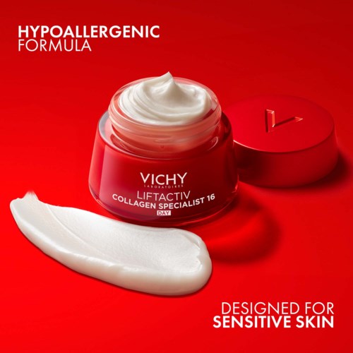 Ein roter Vichy-Tiegel mit weißem Text, offenem Deckel und einem Klecks Creme auf rotem Hintergrund.