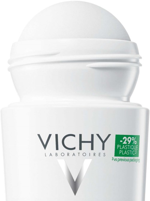 Een witte container met deksel, gemarkeerd Vichy Laboratoires, die een vermindering van 29% plastic aangeeft.