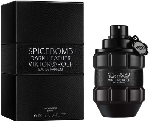 Een zwarte parfumfles in de vorm van een granaat met een bijpassende doos, gelabeld 'Spicebomb Dark Leather' door Viktor & Rolf.