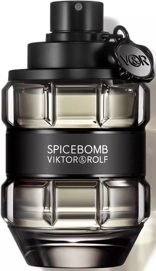 Een zwart bomvormig flesje met kaarsen erin, gelabeld Spicebomb Viktor & Rolf en een V&R-label.
