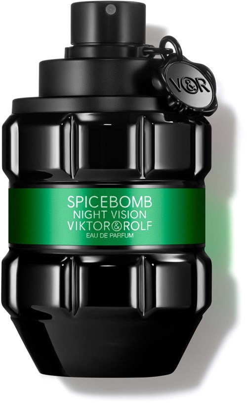 Een zwart parfumflesje in de vorm van een granaat met een groen label, genaamd Spicebomb Night Vision door Viktor Rolf.
