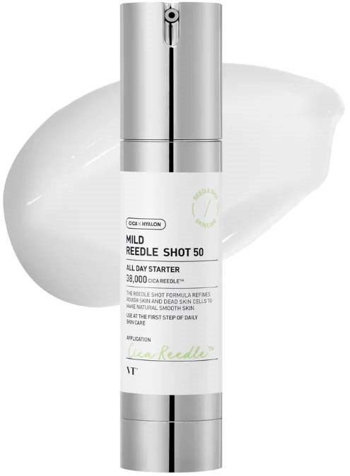 Een huidverzorgingsproduct in een wit-silvere container met pomp, gemarkeerd voor dagelijks gebruik met SPF 50.