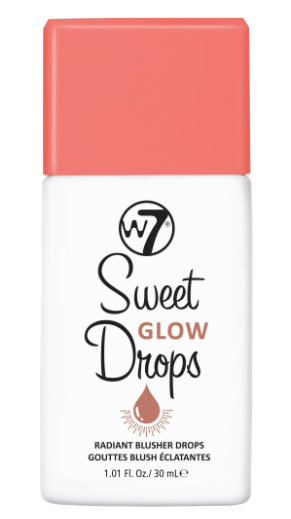 Een kleine fles met roze dop, labeled 'Sweet Glow Drops,' voor huid- of blushgebruik.