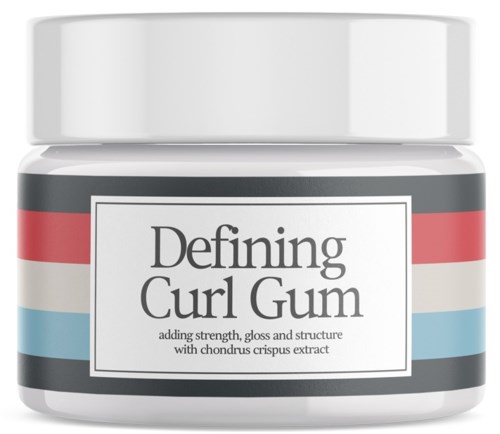 Een witte toon met Defining Curl Gel met rode, witte, blauwe en zwarte strepen op het etiket. Het geeft kracht en glans.