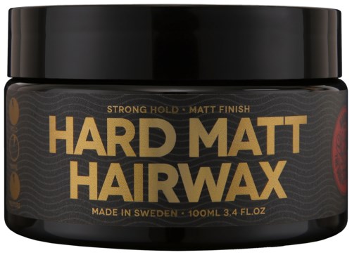 Een zwarte pot haarwax met gouden tekst, beschrijft sterke grip en matte afwerking.