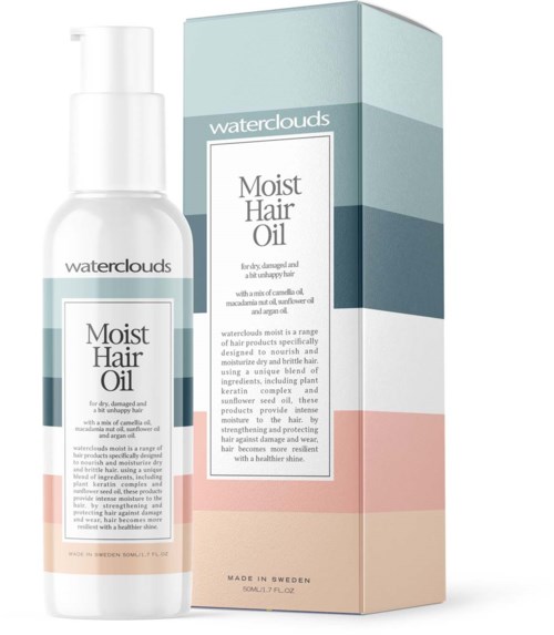 Een haarolie sprayfles en de doos, beide gelabeld 'Moist Hair Oil' door Waterclouds, met een wit, blauw en roze ontwerp.