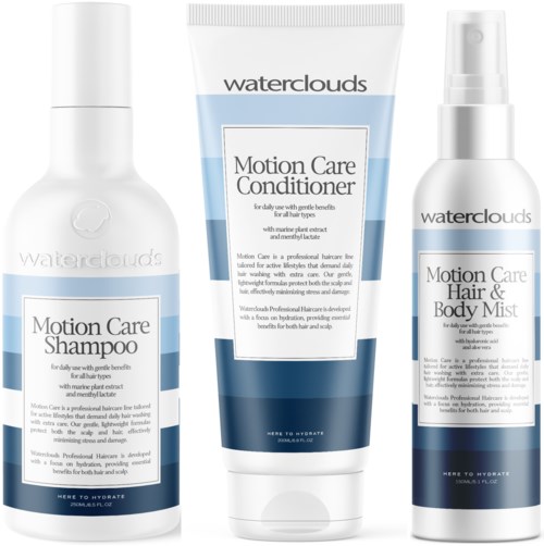 Drie Water Clouds haarverzorgingsproducten: shampoo, conditioner en haar- en body mist, allemaal met een eenvoudig blauw-wit ontwerp.