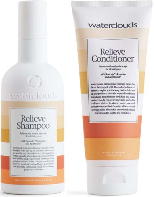 Twee flesjes haarverzorgingsproducten met de labels 'Relieve Shampoo' en 'Relieve Conditioner' van Waterclouds. Het shampoo flesje is wit met oranje en beige accenten. De conditioner tube heeft vergelijkbare kleuren met een witte basis.
