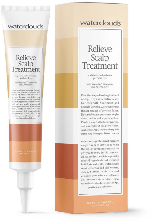 Een tube en doos van Waterclouds hoofdhuidbehandeling, gemarkeerd als verzachtend, hebben beige, wit en lichtbruin.