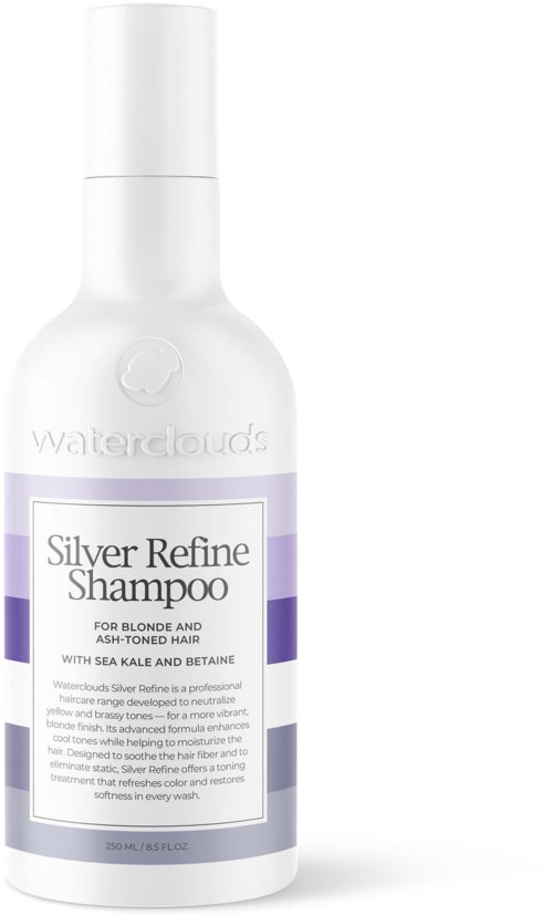 Eine weiße Flasche von Silver Refine Shampoo für blondes und aschfarbenes Haar mit Meereskohl und Betain.
