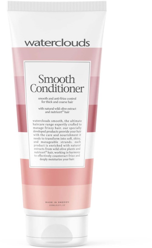 Een witte en roze tube met de tekst 'Waterclouds Smooth Conditioner' en details over haarverzorging.