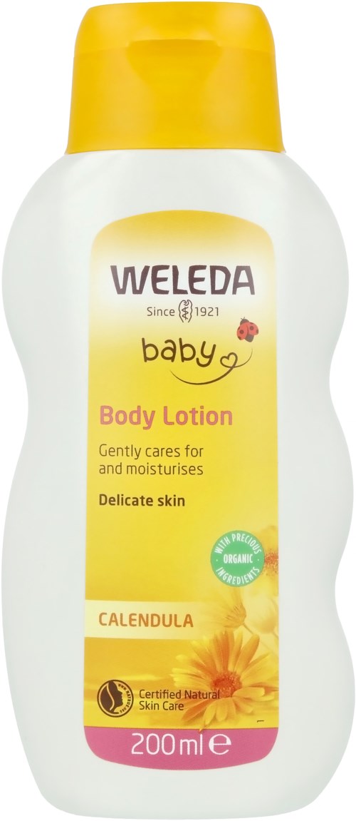 Eine weiße Flasche mit gelber Kappe, gekennzeichnet als Weleda Baby Body Lotion, mit Sonnenblume und grünem Zertifizierungszeichen.