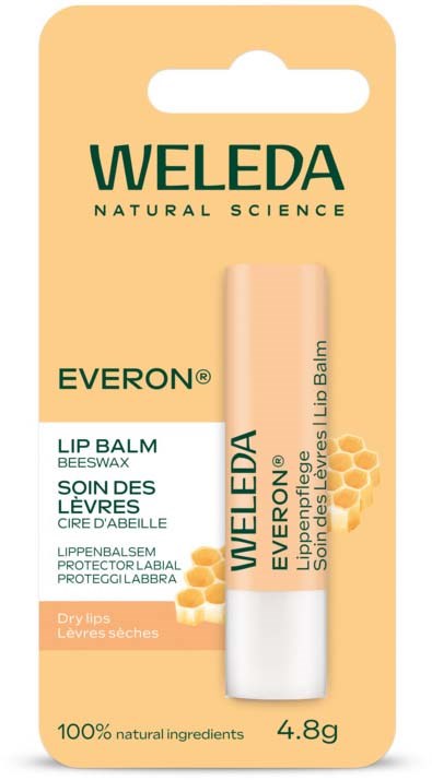 Eine Weleda Lippenpflegestiftverpackung mit Bienenwachs, natürlichen Zutaten und Hinweis auf trockene Lippen.