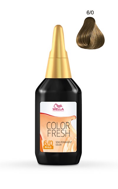 Een haarverf fles met een gouden tip en een haarstalen erboven, toont een lichtbruin tint.